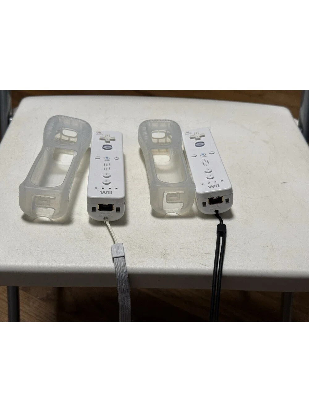 Nintendo Wii Controller Wii Remote W/cover , Not Working ( Parts ) Lot Of 2